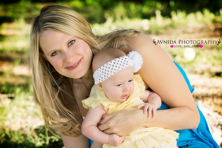 mommy and me photography session - mommy and baby looking beautiful