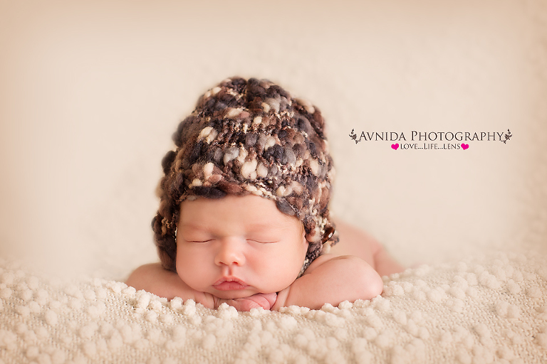 newborn photography rockwall tx - caden chin pose