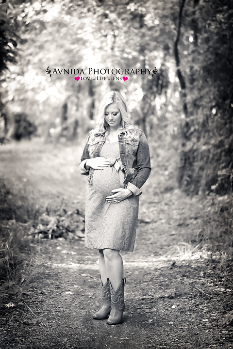 Maternity Photography: Beautiful Mummy with the Cute Tummy