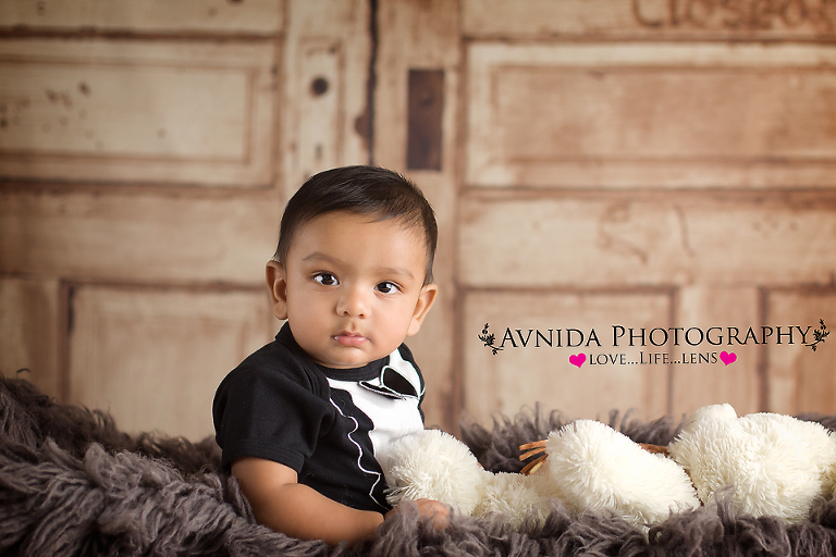DFW Baby Photography of Yash with bunny