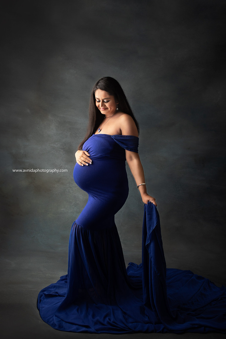 Stunning Maternity Photo Poses and Ideas  Maternity photography studio,  Studio maternity photos, Maternity photoshoot poses