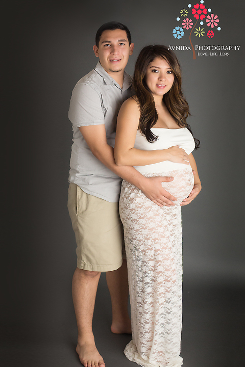 the beautiful couple with their maternity photographer bridgewater new jersey  by www.avnidaphotography.com