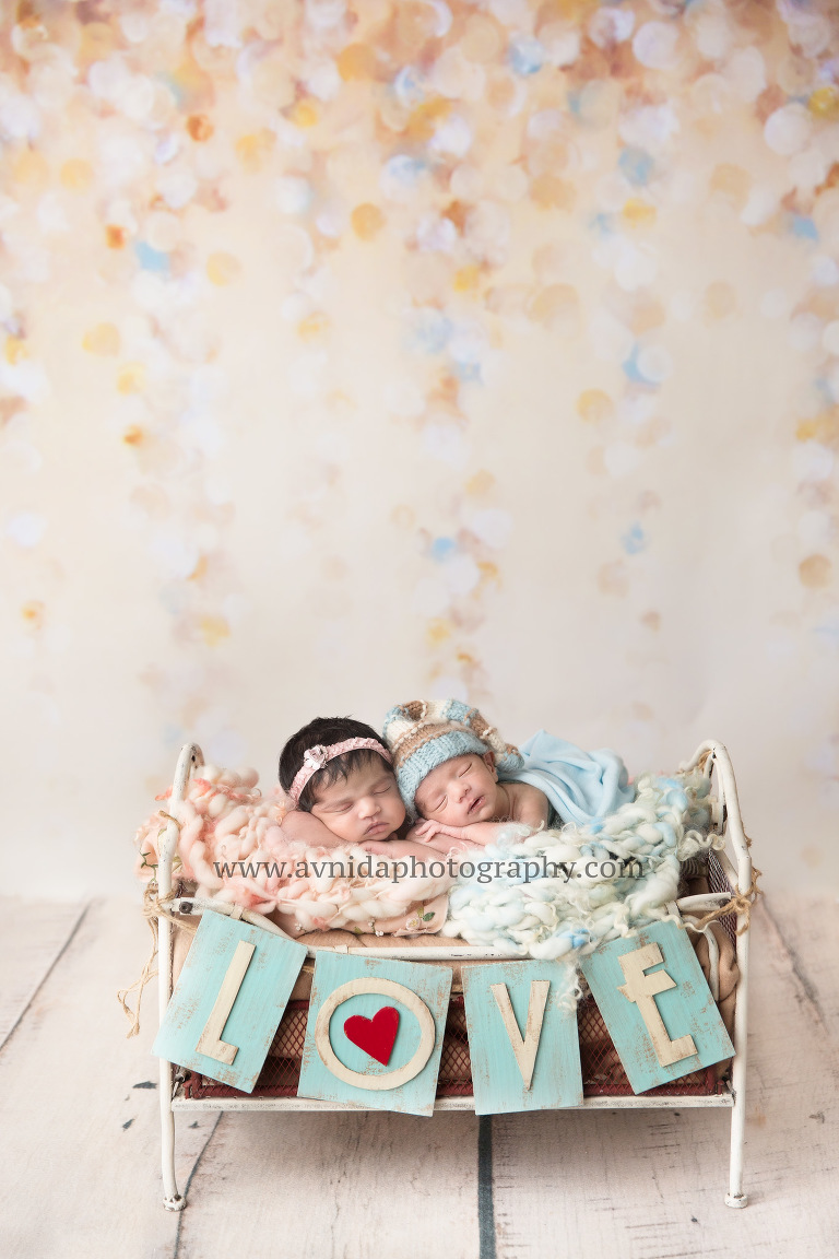 Twin-Newborn-babies-posed-on-the-little-bed