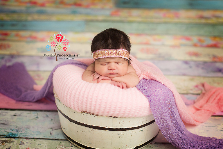 newborn photography dallas tx - hands under the chin