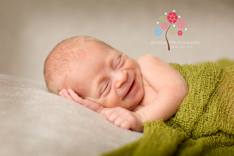 newborn photography green village nj smiling by www.avnidaphotography.com