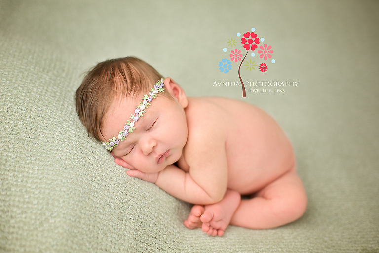 newborn photography morristown nj the princess sleeping on a green blanket by www.avnidaphotography.com