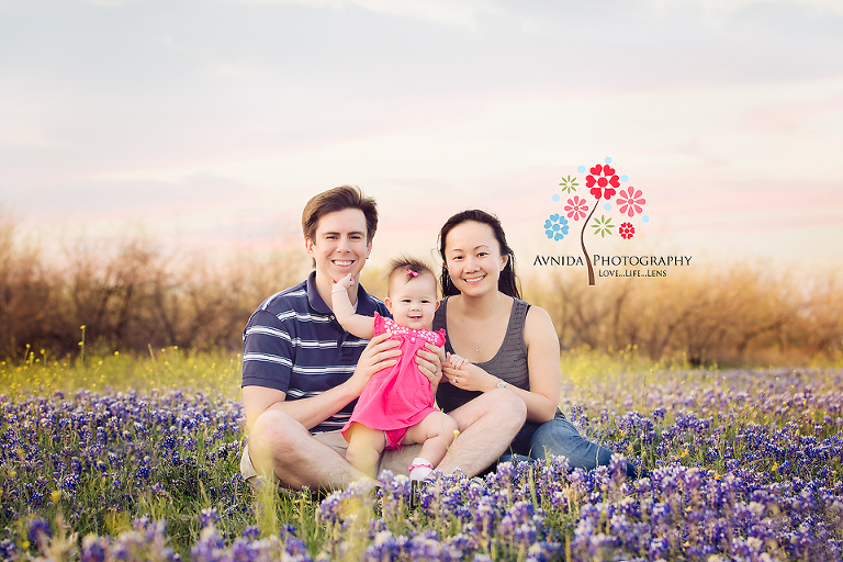 baby photography basking ridge nj with mom and dad by www.avnidaphotography.com