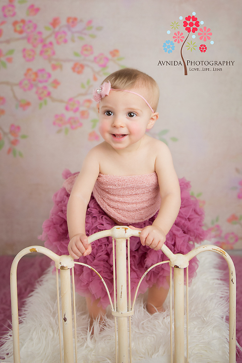 cake smash photography bridgewater nj coco in pink tutu by www.avnidaphotography.com