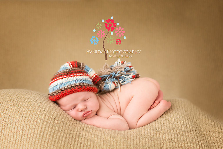 newborn photography basking ridge nj in a colorful cap by www.avnidaphotography.com