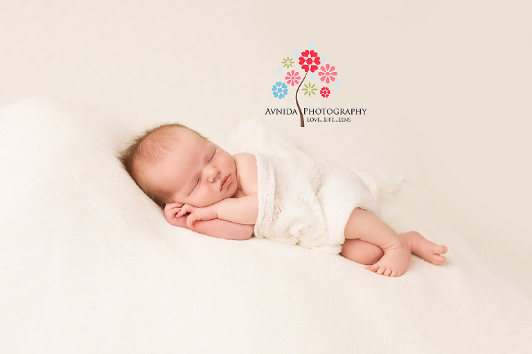 newborn photography basking ridge nj sleeping sideways by www.avnidaphotography.com