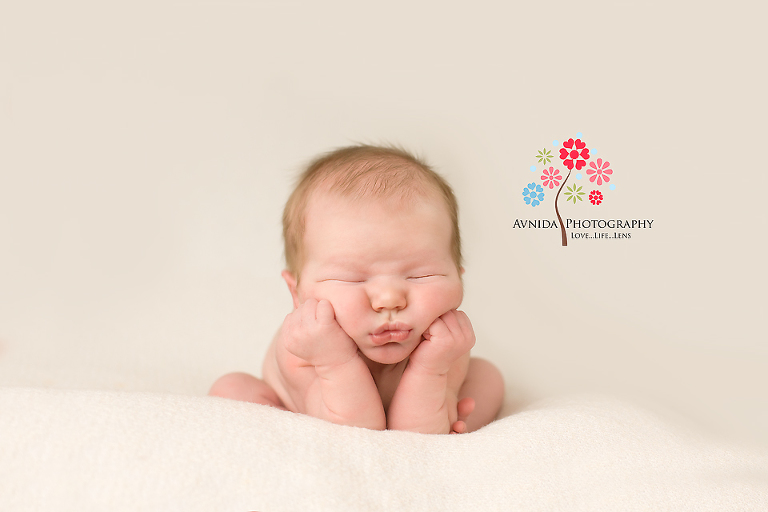 newborn photography basking ridge nj hands on chin