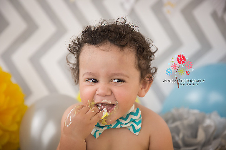 Cake Smash Photography Long Hill NJ - someone loves the cake