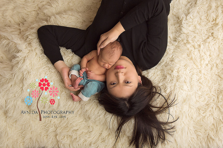 Hoboken-NJ-Newborn-Photography-Avnida-With-Mom