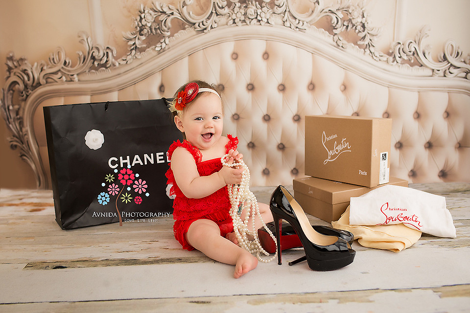 10 photographs from when a cute 1 year old girl goes shopping