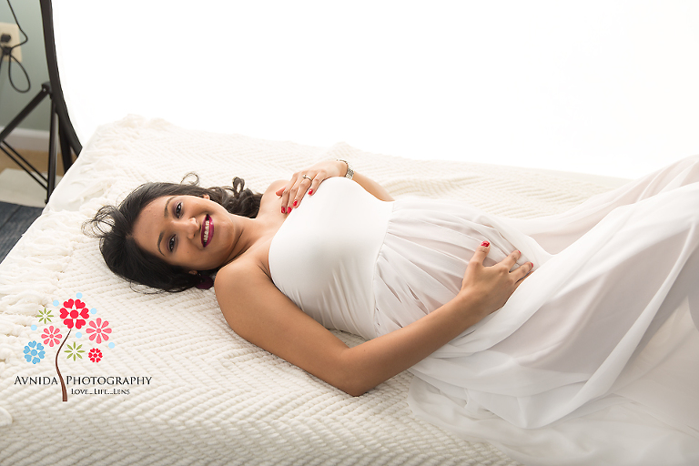 SOOC image with lastolite Hilite to explain high-key lighting for maternity setup. Tutorial by Avnida Photography, finest studio for Newborn Photography NJ.