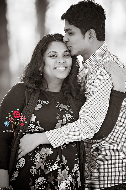 maternity pictures NJ - smiling mom-to-be, affectionate spouse. The perfect combination.