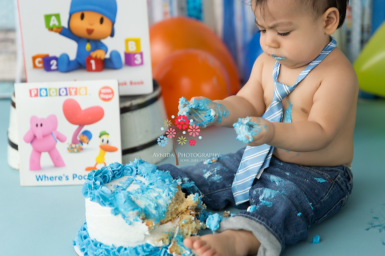 Who says you can't have your first birthday cake smash while wearing a tie?