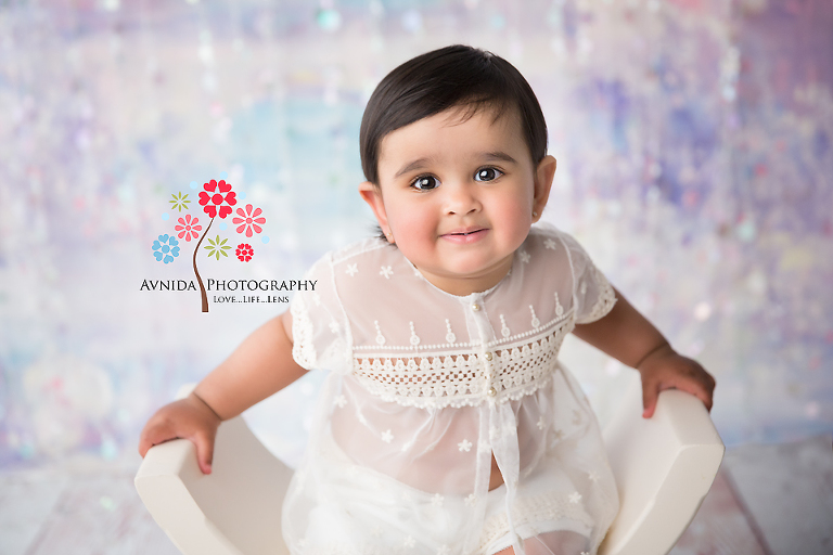 How to pose a one year old for her photo shoot? Click to learn more
