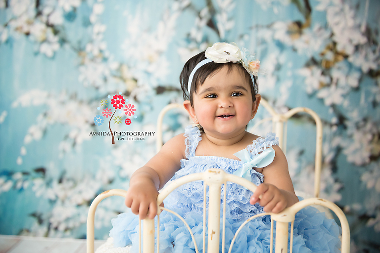 Tips to make a baby smile during the photo shoot. Click to find out.