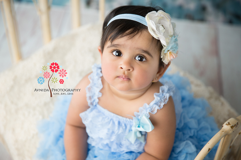 If you want to know what is a cake smash, look no further. Look at this picture to find out more. By Avnida Photography