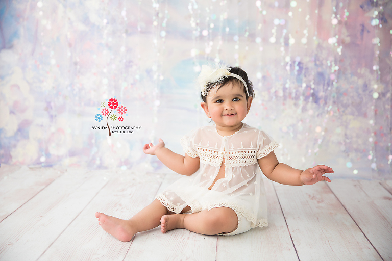 How to pose a one year old for first birthday photo session