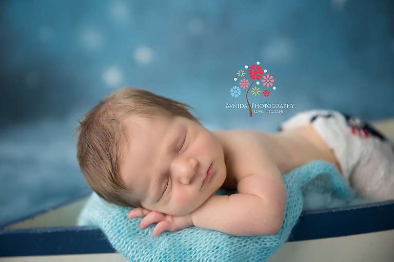 Learn how to use newborn photo props - by Avnida Photography