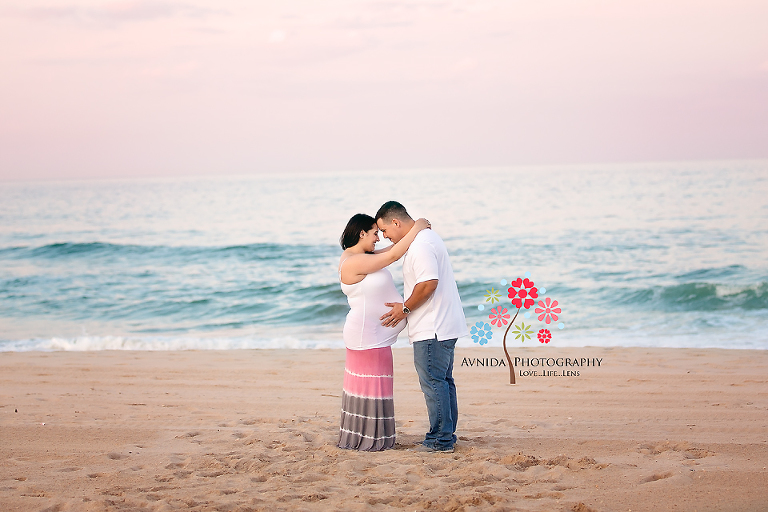 Love and Beach Pregnancy Photos - the perfect combination by Avnida Photography