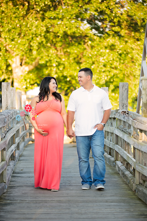 Photos at the Boardwalk. Beach Maternity Photos by Avnida Photography.