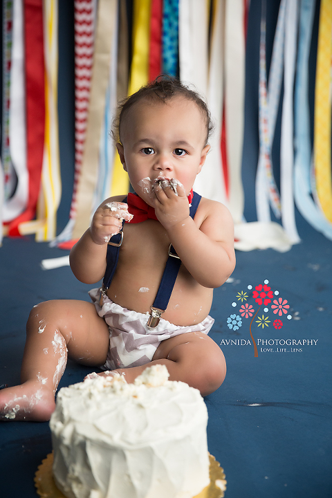 Thomas the Train Birthday Cake - Ideas for cake smash by Avnida Photography