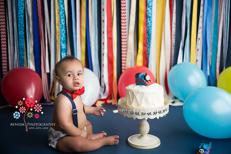 Thomas the Train Birthday Cake - Cake smash ideas by Avnida Photography