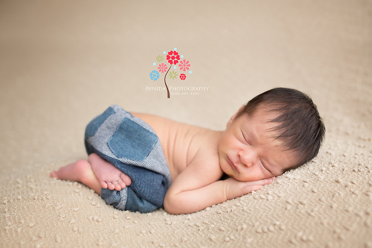 Ideas for newborn boy clothes by Avnida Photography