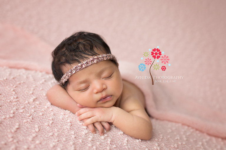Edgewater NJ newborn and maternity photographer - Chin on hands