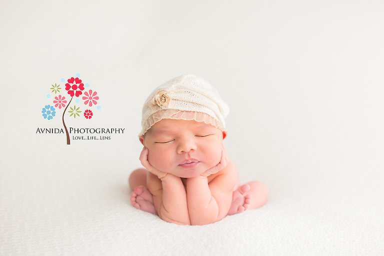 Newborn Photographer Ridgewood NJ - And the classic hands-on-chin pose