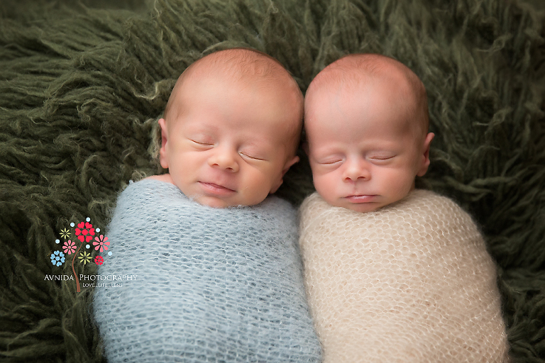 Photography Ideas for Twins - Two Peas in a Pod
