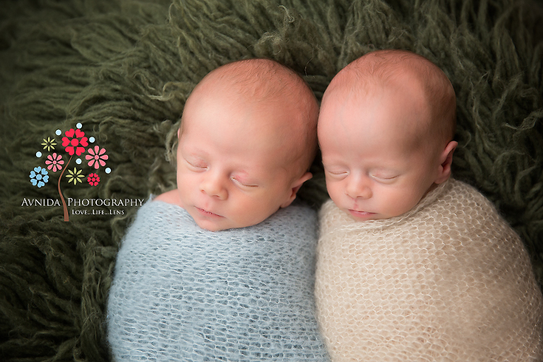 photography ideas for twins - Yes I am listening