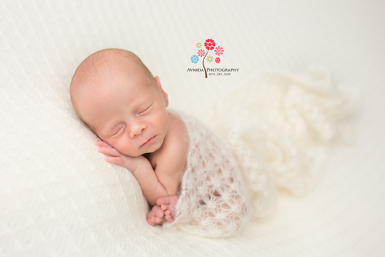 twin newborn photography - Simple is beautiful