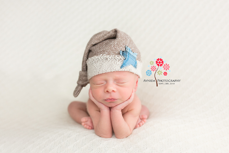 twin newborn photography - Two back-to-back hands on chin poses - can it get any better