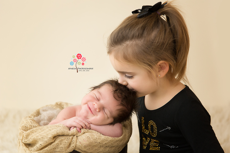 Newborn Photographer Berkeley Heights NJ - Who doesn't like a kiss from the big sister
