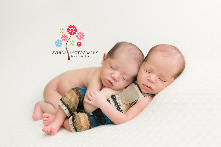 Newborn Photographer Morris County NJ - Avnida Photography captures the love of two twin brothers during their newborn photography session in New Jersey