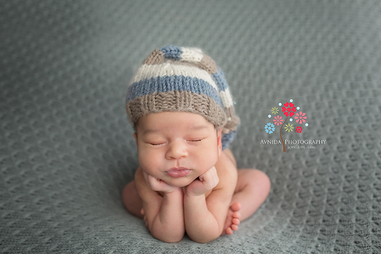 Newborn Photography Chatham NJ - The calm, cute newborn photography froggy pose perfectly performed by Baby Oz