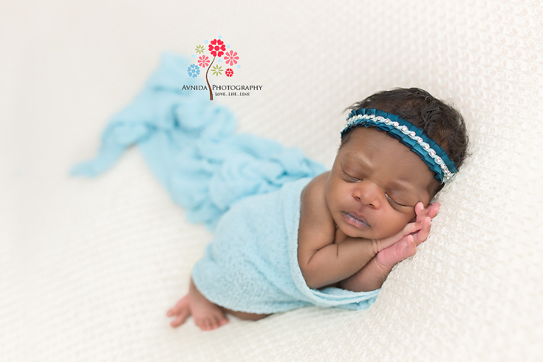 Newborn Photographer Vernon NJ - Another benefit of a white blanket - you can combine it with any other color and the mix looks just perfect