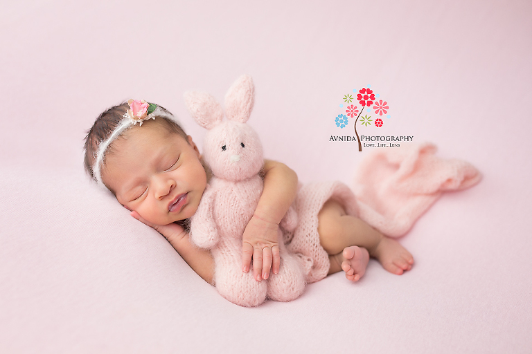 Newborn Photographer Saddle River NJ - Of course you always keep your friends close, especially when you want their help during your newborn photo session