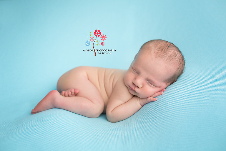 Newborn Photographer Teaneck NJ - Single color newborn photos can come out really nice