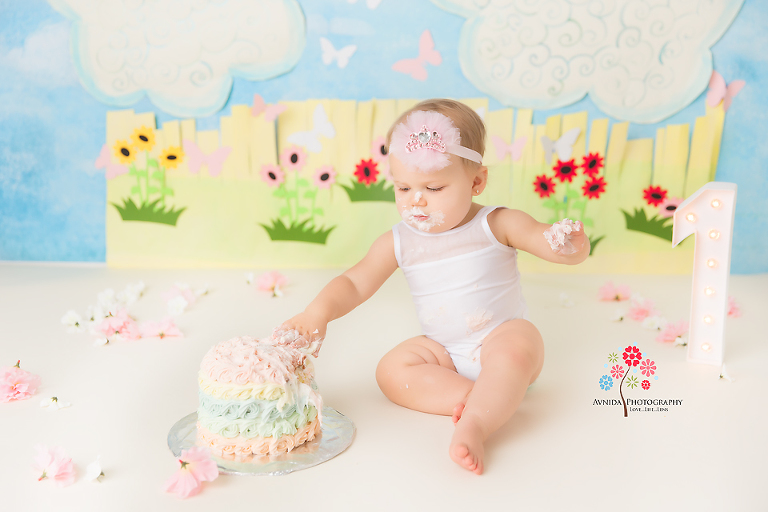 Cake Smash Photographer Rahway NJ - Now carefully observe while I perform this perfect acrobatic move of balancing myself with one hand in the air while the other hand smashes the cake straight down from the top to the bottom