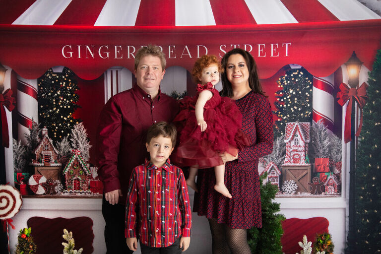Get your holiday photos in the Gingerbread Street. It's delicious! With Avnida Photography. NJ's finest family photography studio.