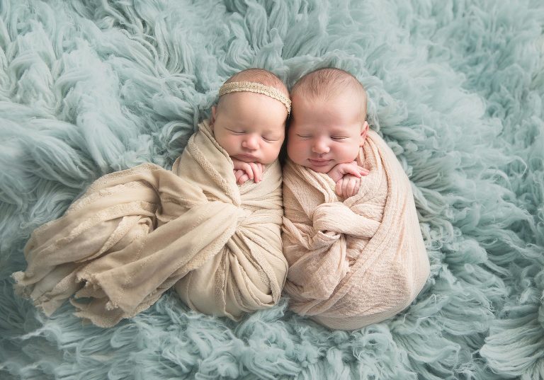 Two peas in a pod. Twins newborn pictures by Avnida Photography.