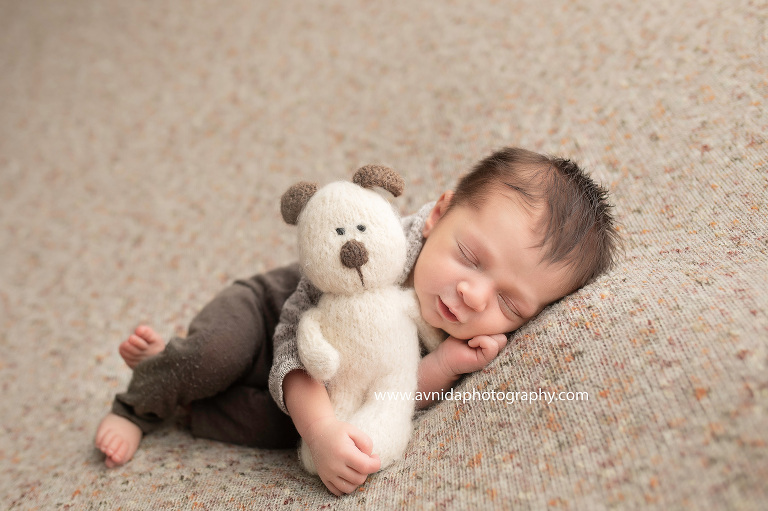 For a Newborn Photography Mendham NJ session, you need the right lighting, nice backdrops, an awesome photographer but most importantly, you need friends nearby!