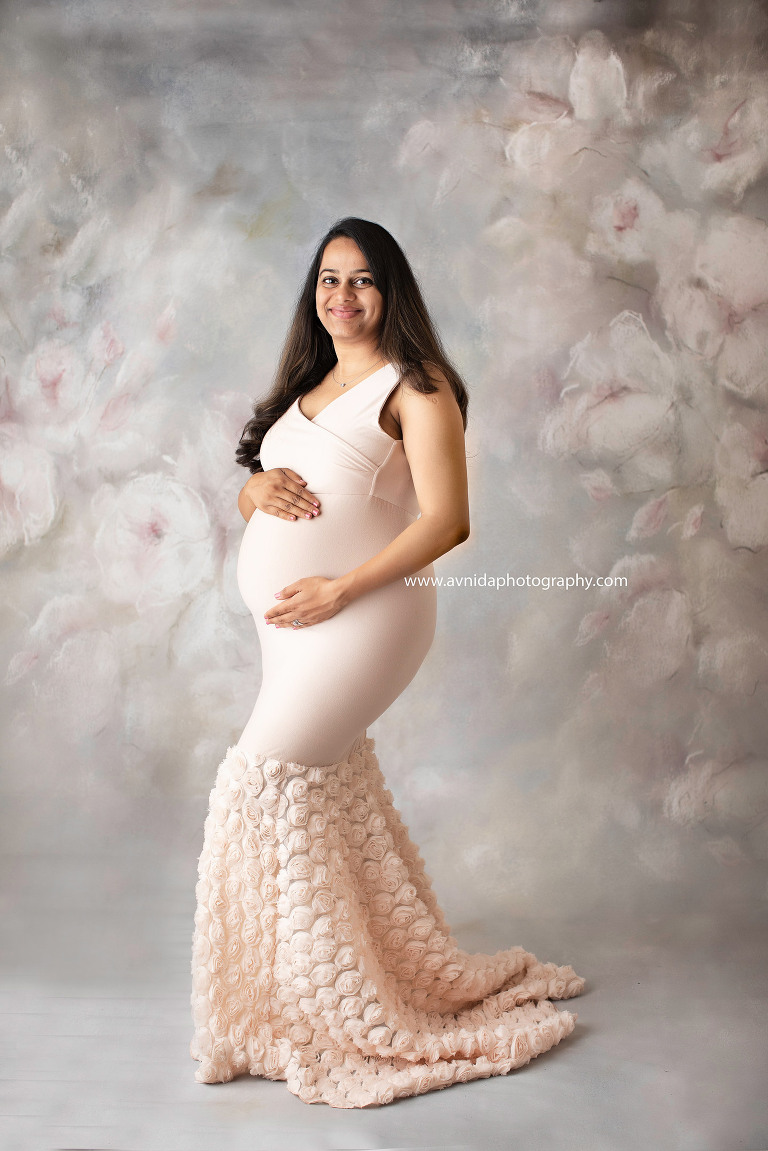 Maternity Photography Gowns - White Roses and a White gown - beautiful maternity photography NJ by Avnida Photography