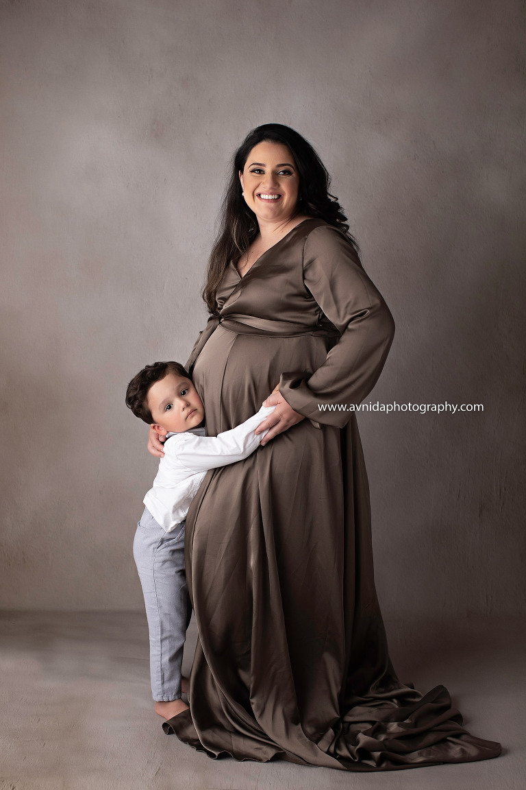 Maternity Photography Gowns - dark brown gown and maternity photography by Avnida Photography